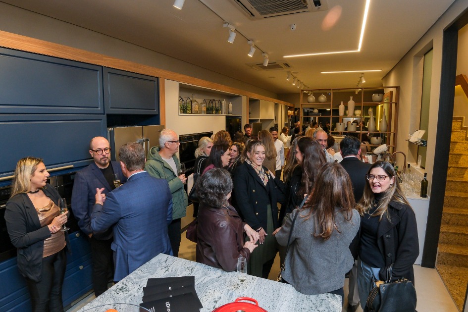 Noite de encontros e design marca inauguração da UD house no Anália Franco