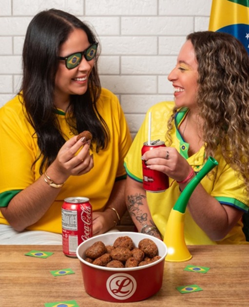 Tendência de receber amigos e familiares para ver jogos em casa inspira novos combos do Lecadô