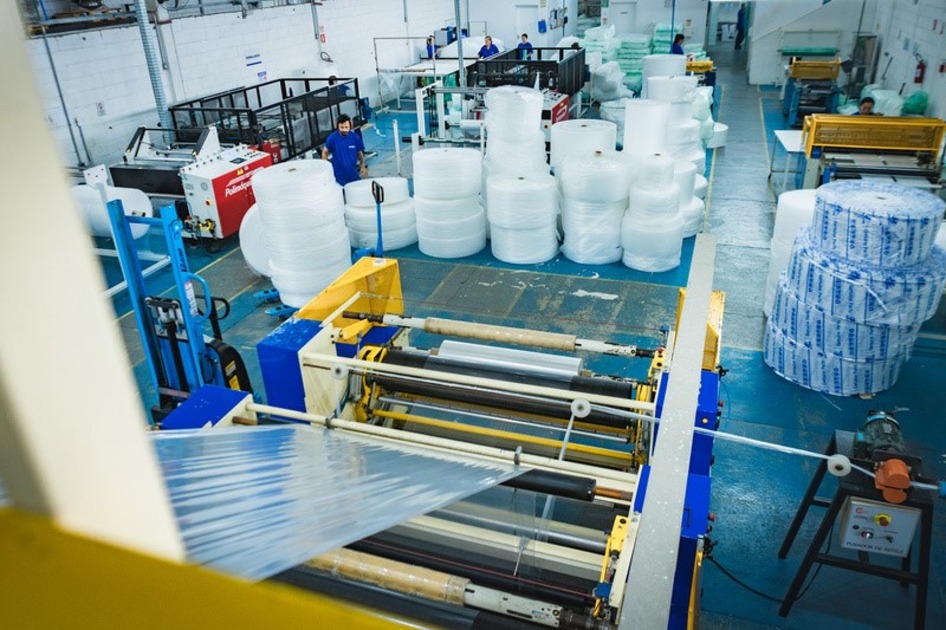 Desaceleração industrial aumenta cautela, mas setores estratégicos mantêm demanda por embalagens