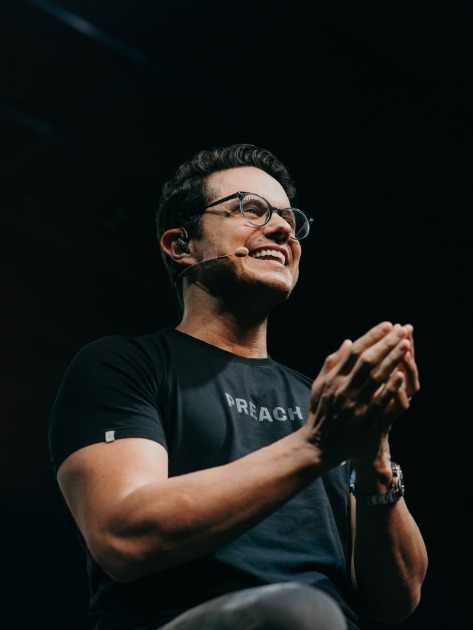 Deive Leonardo apresenta a Tour “O Despertar” no Minascentro nesta quinta-feira (16)