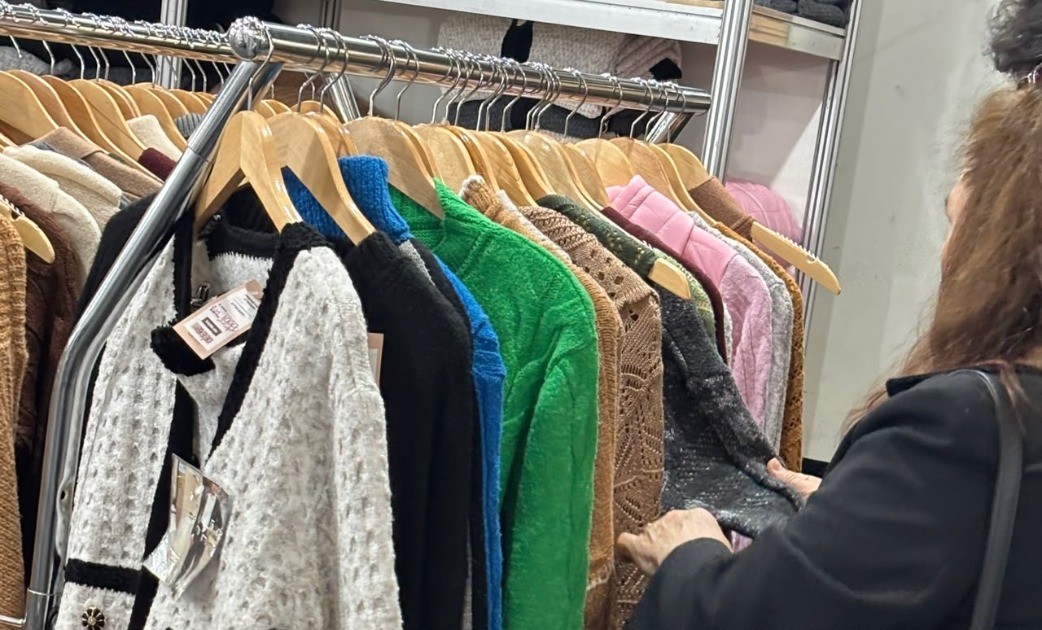 Feira de moda de inverno em Guarulhos aposta em preços de fábrica para vestir toda a família sem pesar no bolso