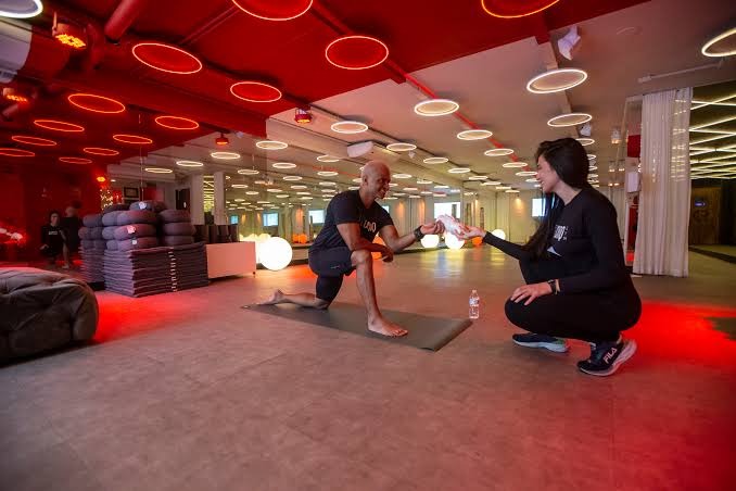 Do esporte ao luxo: por que roupas de academia estão redefinindo a moda premium