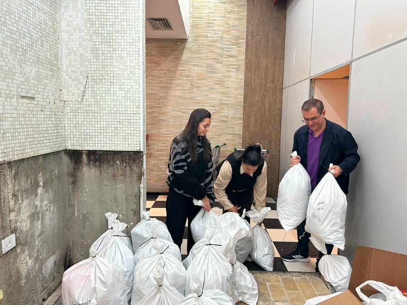 Gincana Doe Abraços Quentinhos mobiliza cerca de 60 voluntários e arrecada mais de 728 quilos de agasalhos em quatro shoppings