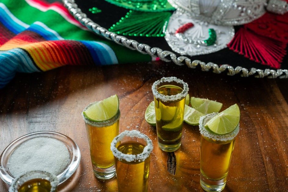 Da margarita ao mezcal: bebidas mexicanas ganham espaço no Brasil e conquistam consumidores em busca de novas experiências