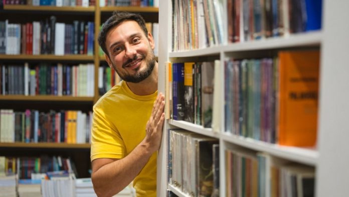Autor de romance premiado, Vítor Kappel participa da mesa Esse meu amor político na Flipelô