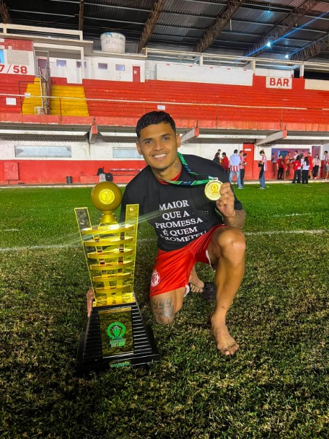 Artilheiro, Luan Santos vibra com título e acesso pelo Hercílio Luz