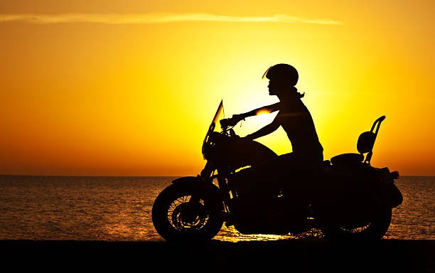Pé na estrada com segurança: especialista lista dicas para viagem de moto sem perrengue nas férias
