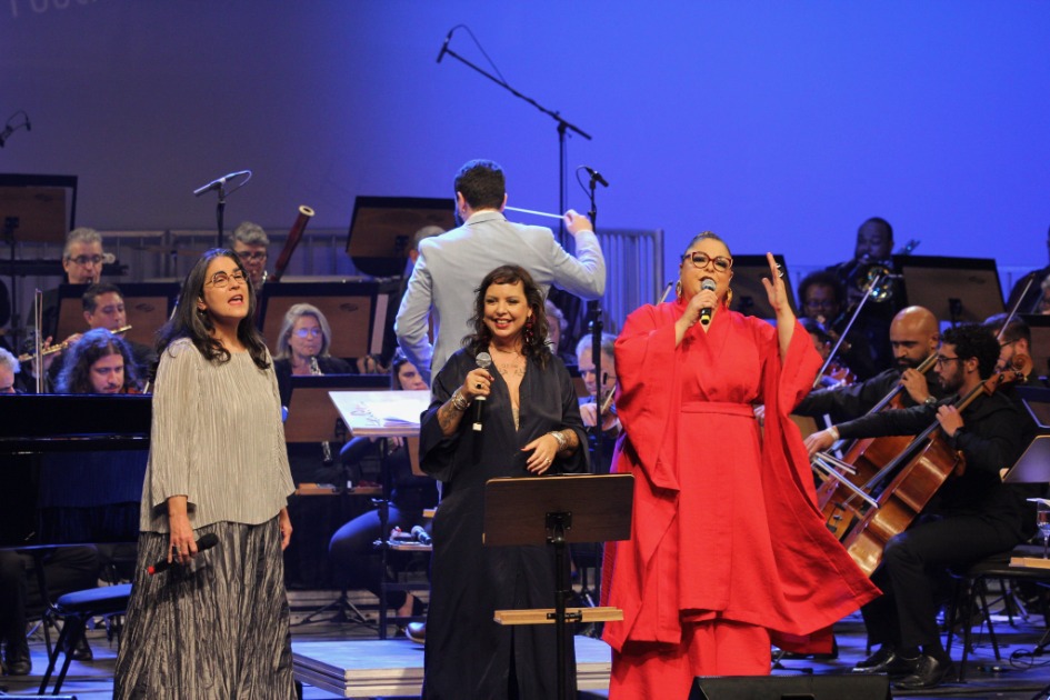 Homenagem a Maria Bethânia lota Teatro do Sesc e 14º Santos Jazz Festival começa em grande estilo