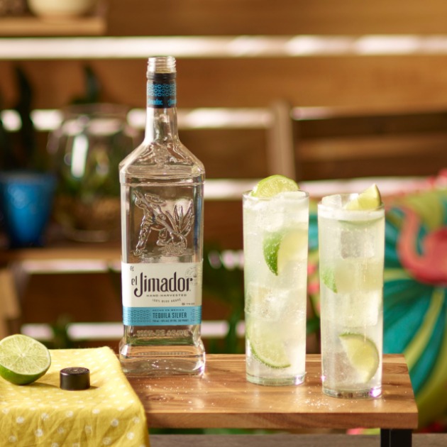 Arriba, abajo, al centro y adentro! Comemore o Dia Internacional da tequila com El Jimador