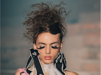 Cabelos esculturais marcaram a beleza do desfile da Maldito Paris