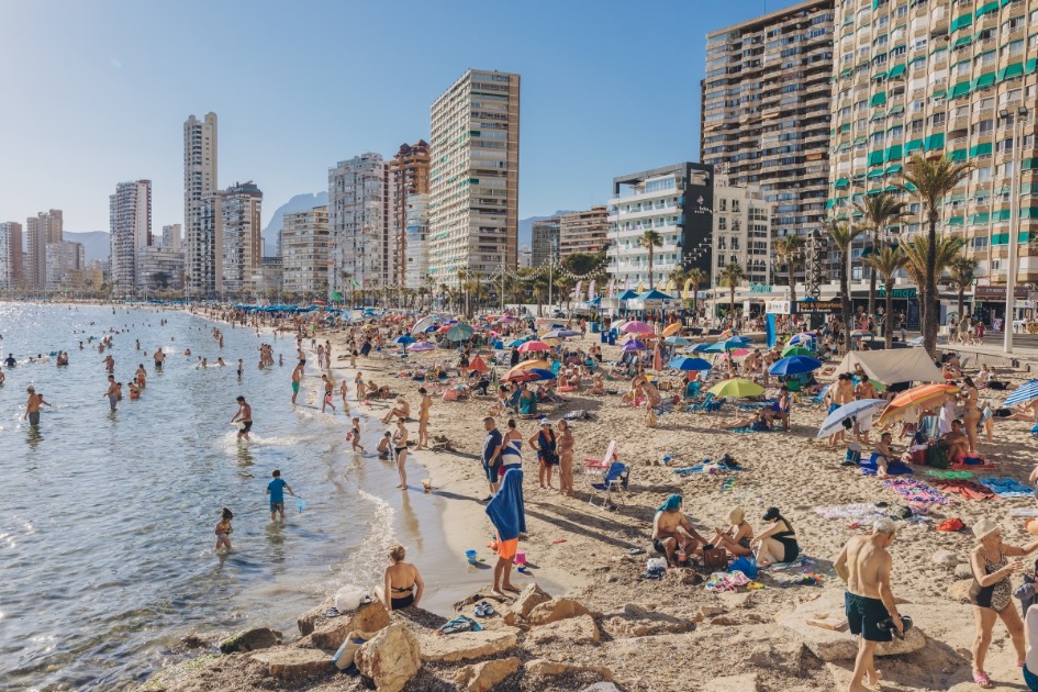 Incerteza climática está transformando as viagens na alta temporada, revela pesquisa da Booking.com